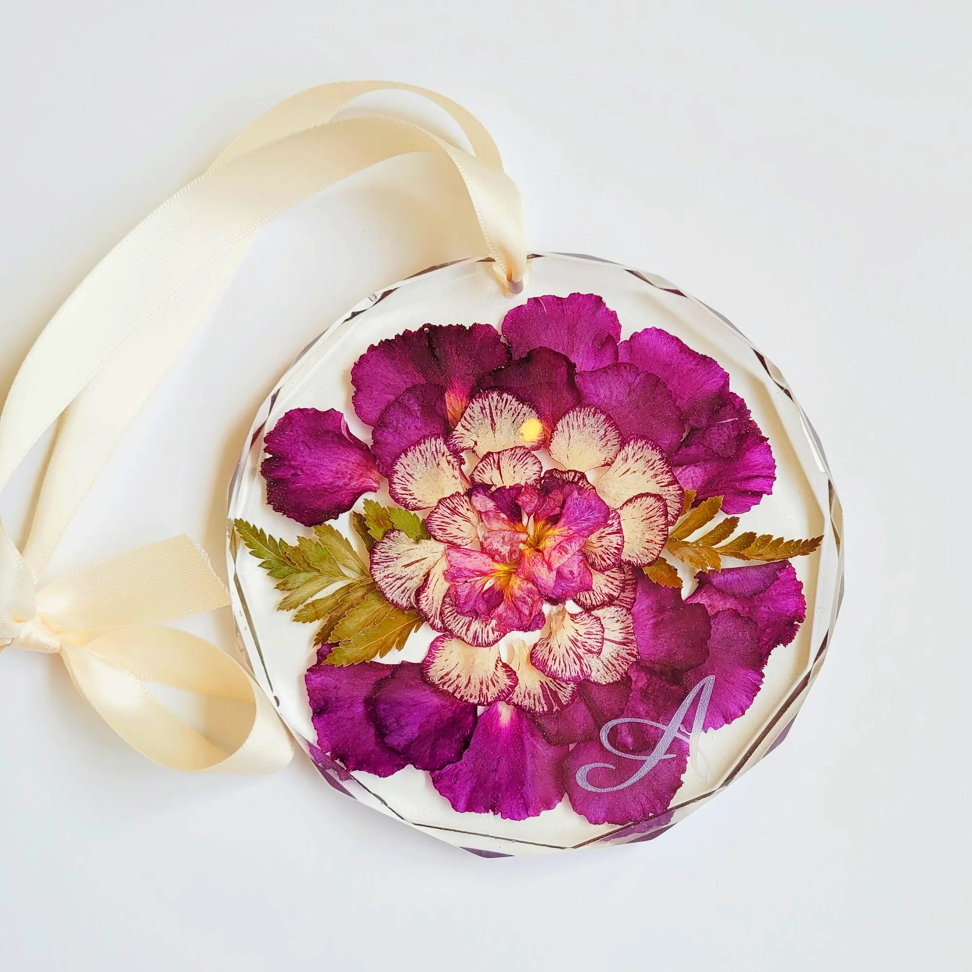 Large pressed flower resin ornament. Decorative floral keepsake gift.