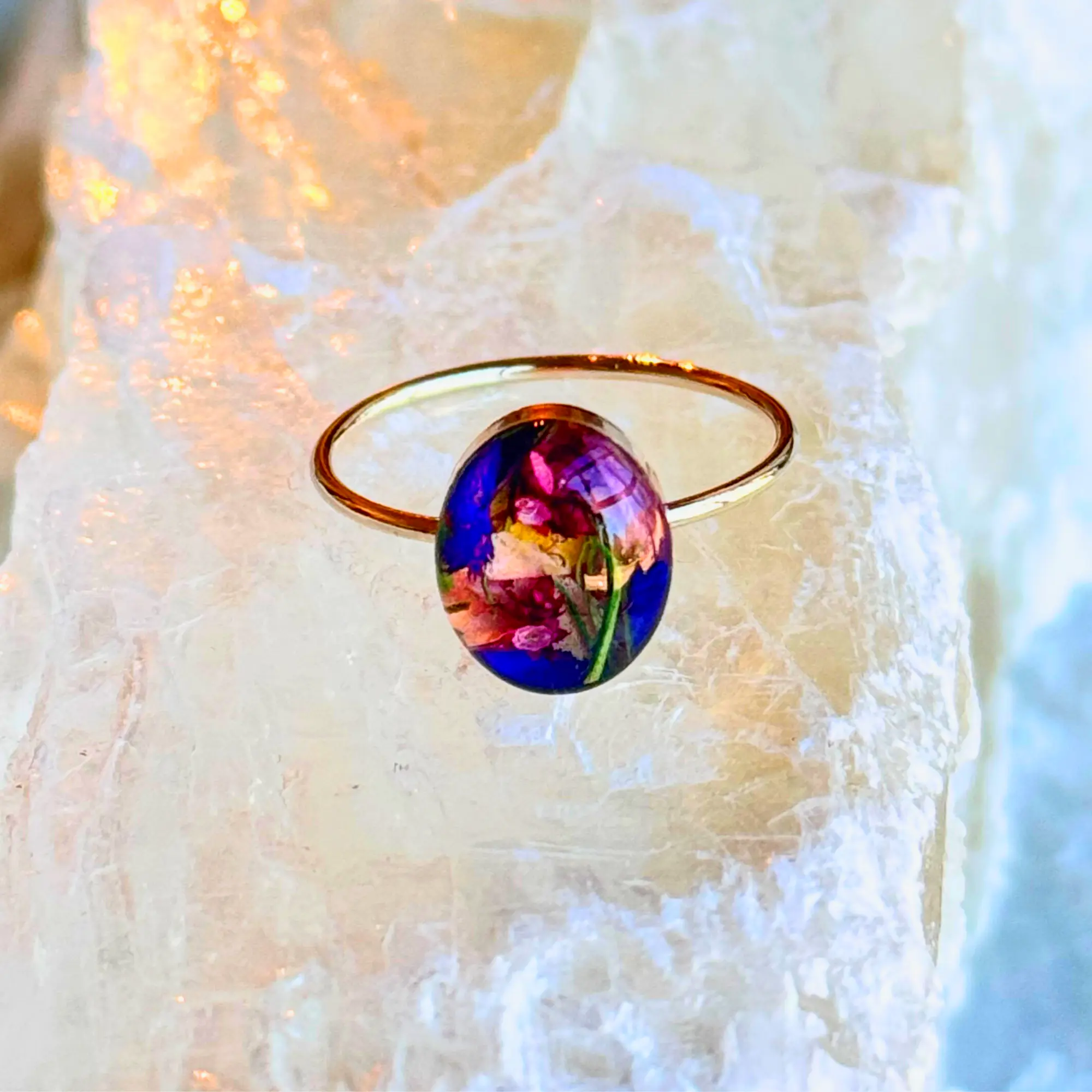 Adjustable floral ring. Elegant resin jewelry for women floral design.